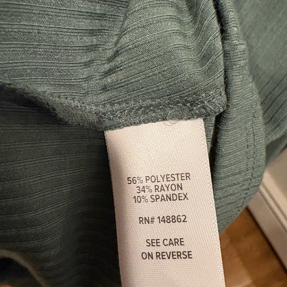 Torrid Long Green Sleeve Tee NWT - Picture 4 of 7